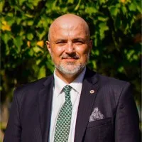 Retrato de Gustavo Balmaceda, director de FUVIEM
